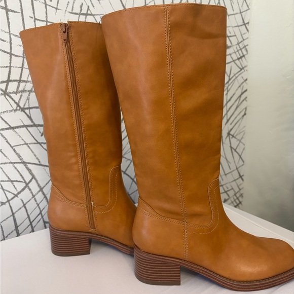 Indigo rd. women's tan faux leather knee-high block heel boots.  Size 7.5 - Picture 5 of 5